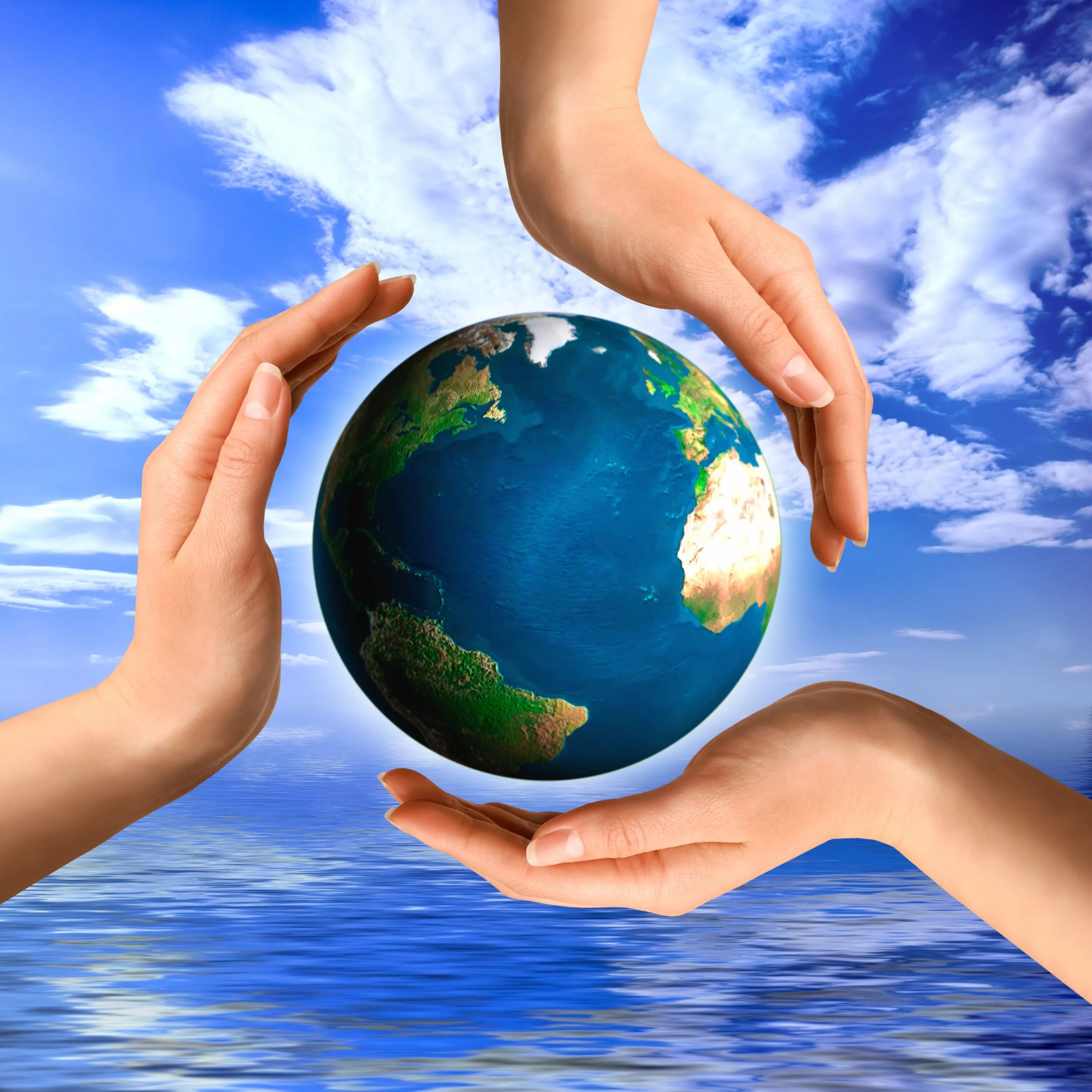 Всемирный день земли. Берегите нашу планету. Экологический земной шар. Планета земля в руках экология.