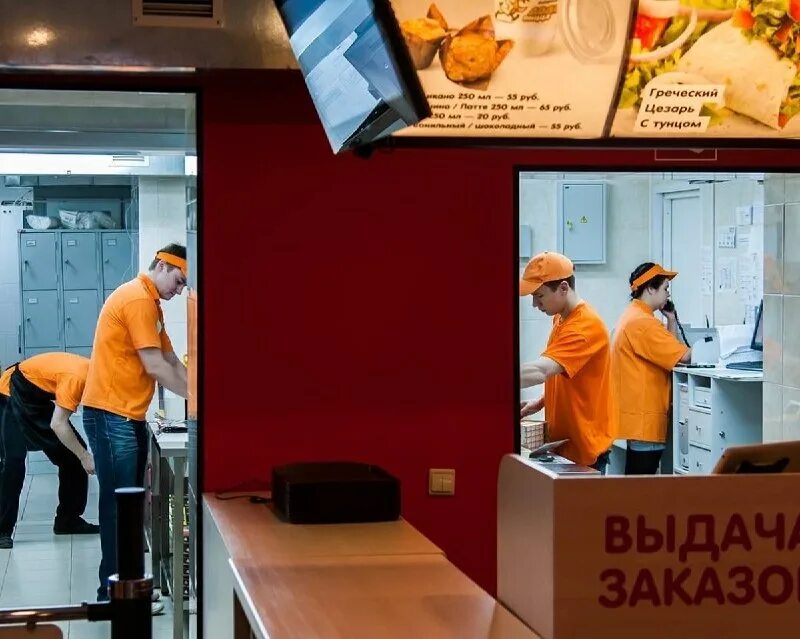 Додо пицца планировка. Додо пицца янино. Додо пицца янино. Додо люди менеджер. Пицца в подарок.