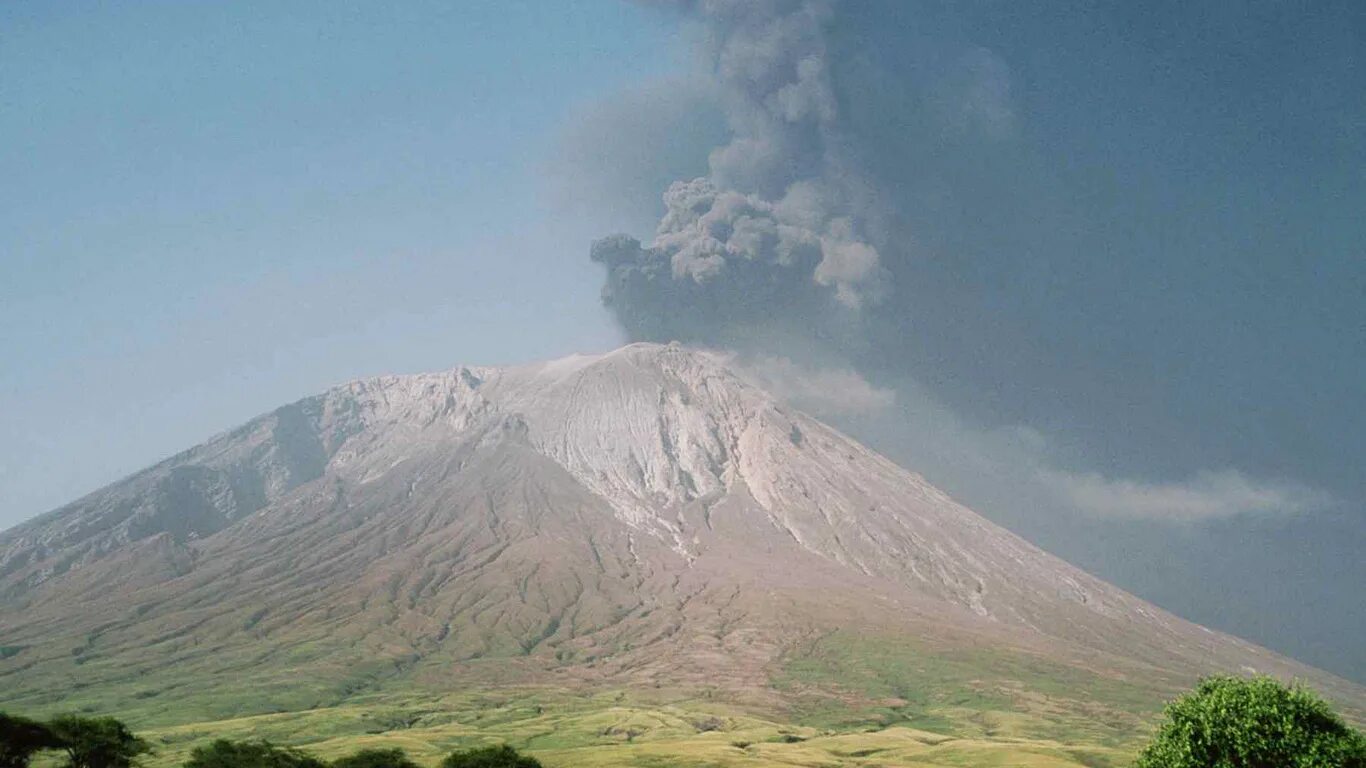вулкан камерун извержение. гора в африке килиманджаро. килиманджаро жерло. килиманджаро извержение. возможно ли извержение вулкана килиманджаро.