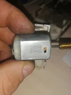 Моторчик замка багажника