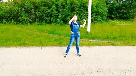Танец под песню девочка