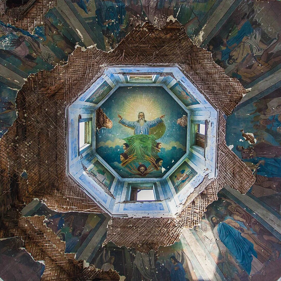 Купол ходишь. Ульяновская область, Губашево. Церковь Михаила Архангела. Под куполом храма. Купол церкви.