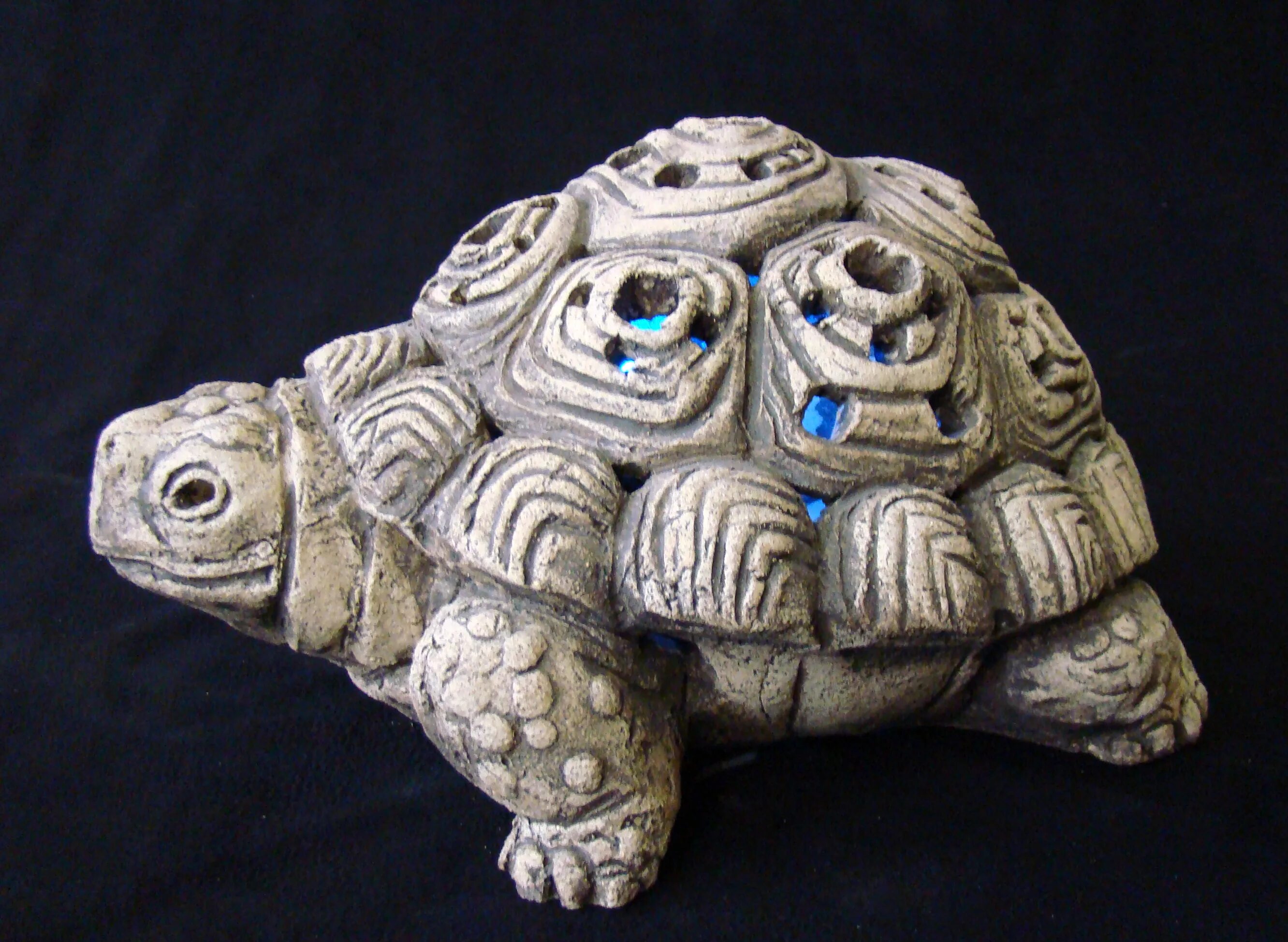 Глина шамот. Изделия из шамотной глины. Фигурки из шамотной глины. Горшок шамотный голиаф. Изделия из шамотной глины для сада.