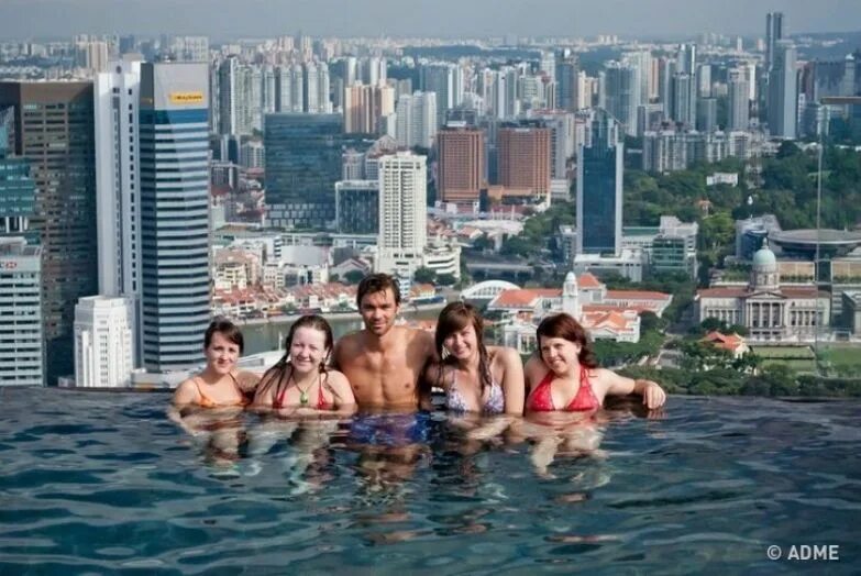 Какого жить в сингапуре. Туристи сингапур. Люди живущие в сингапуре. Какого жить в сингапуре. Жизнь в сингапуре.