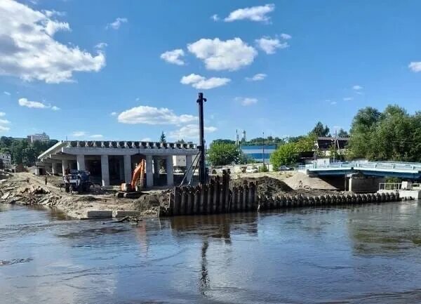 Александр Богомаз проинспектировал ход строительства важных социальных объектов 