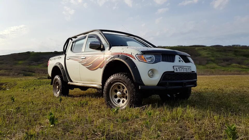 Купить митсубиси л200 дизель. Mitsubishi l200. Mitsubishi Pajero l200. Mitsubishi l200 2.5. Mitsubishi l200 4g.