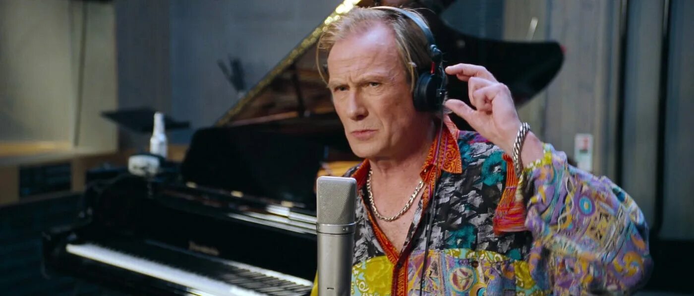 Фото рок звезд. Рок на века ( rock of ages) / 2012. Исполнитель роли рок звезды в реальной любви. Джин симмонс в молодости. Исполнитель роли рок звезды в реальной любви.