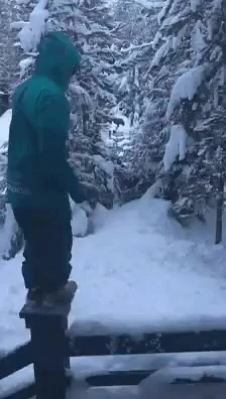 Человека замело снегом. Слава белая зима клип. Клип зима. Аршавин заметает зима. Заметает зима заметает картинки.