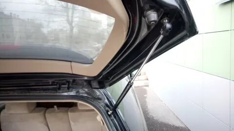 Газовые упоры заднего стекла