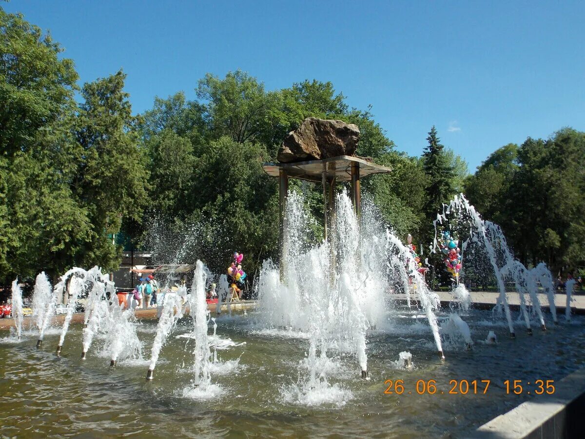 Площадь черкесска. Черкесск аллея Первомайская. Карачаево Черкесия зеленый остров. Центральный парк Черкесск. Карачаево Черкесск столица.