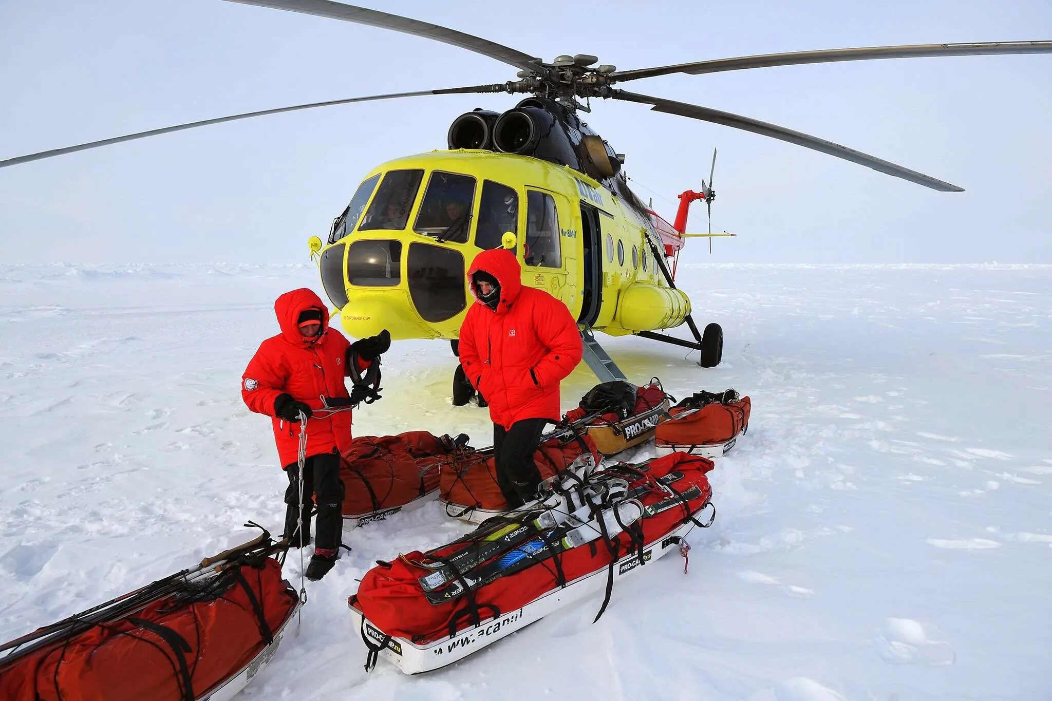 Полярники в антарктиде. Полярник экспедиция. Антарктида экспедиция на полюс. Экспедиция полярники в антарктиде. Лыжи полярника дмитрия шпаро.