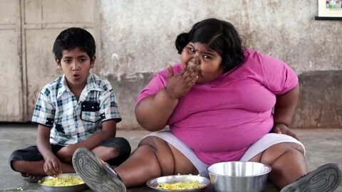 Әсия Ахаттың жалаңаш кеудесі