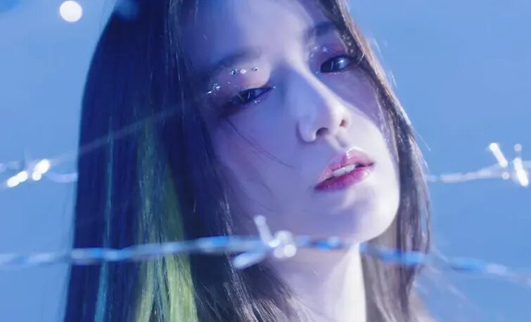 Песня fate джи айдл. Шухуа айдл. шухуа из g idle. соён g idle. шухуа g idle oh my god.