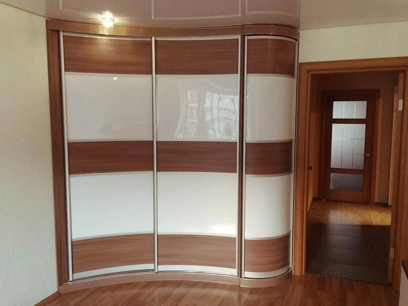 Радиусные шкафы на заказ
