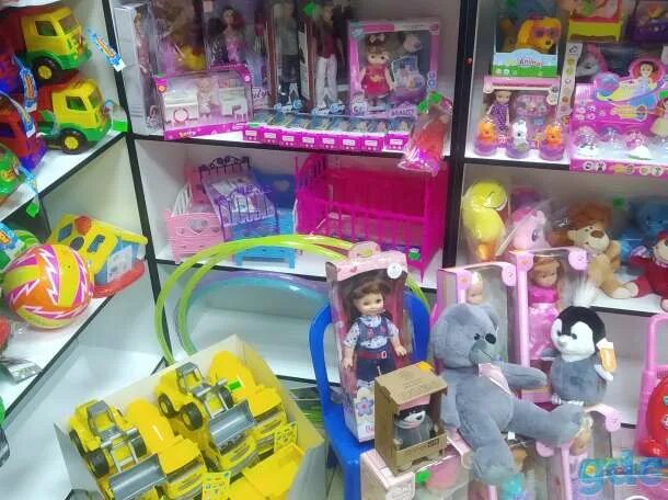 Детские игрушки. Отдел игрушек в магазине. Магазин игрушек. Утром в отделе игрушек было 12 легковых машинок и 20. Утром в отделе игрушек было.