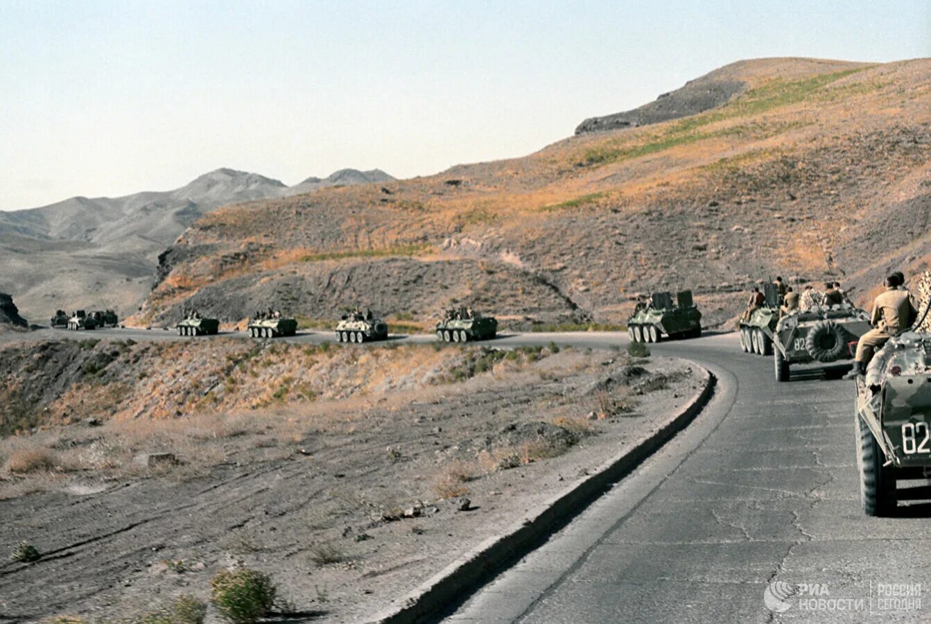 Военная дорога название. Кандагар Афганистан 1989. Афганистан горы Кандагар. Афганистан дорога Шинданд Кандагар. ГЭС пули Хумри Афганистан.