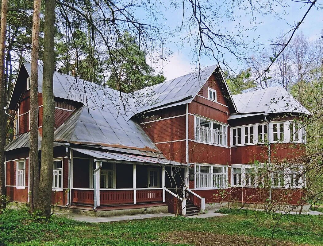 Писательский городок. Писательский городок в Переделкино. Переделкино дом писателей в Переделкино. Переделкино музей писателей. Дача писателей Переделкино музей.