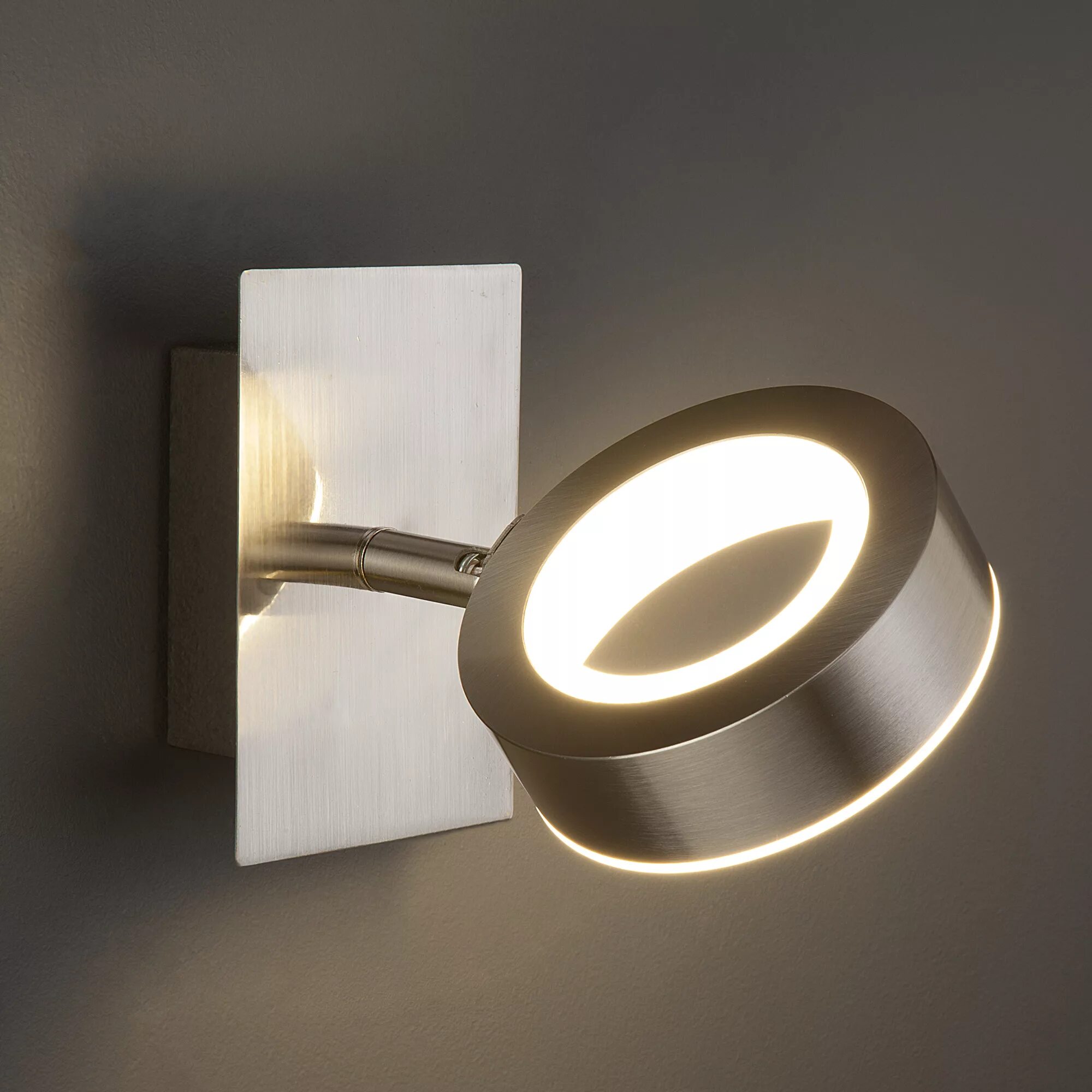 Светильник настенный светодиодный 220в. Спот 200652 сатин-никел. 200654 сатин-никель потолочный светильник. настенный светильник eurosvet frisco 200652 сатин-никель. бра plica 1215 никель.