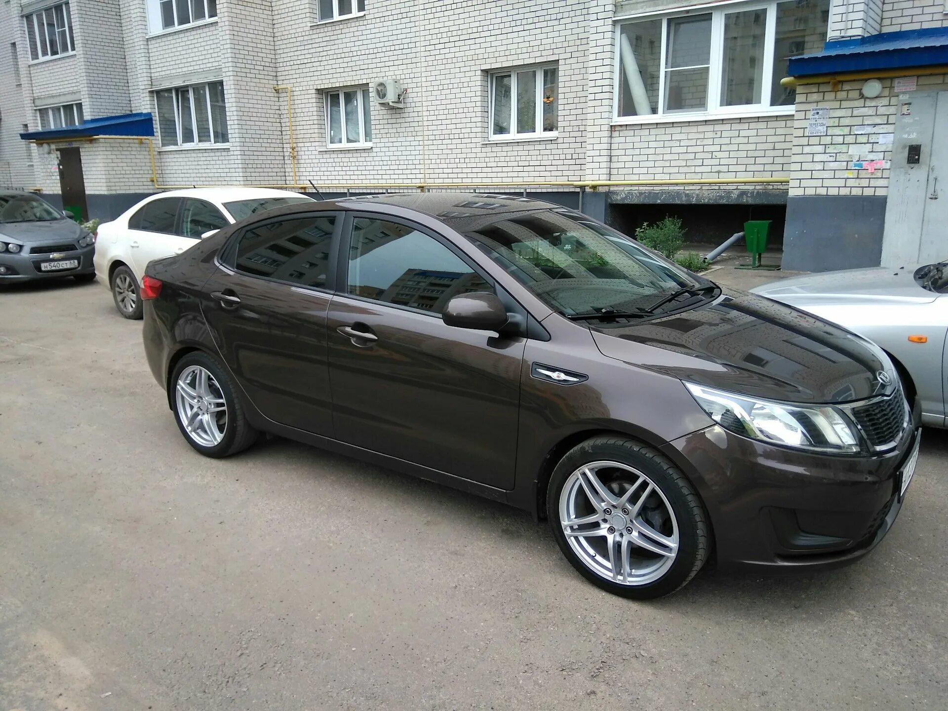 Рио 3 r16. Rio 3 r17. Kia Rio 3 диски r16. Kia Rio 2015 диски r16 черные. Kia Rio r17.