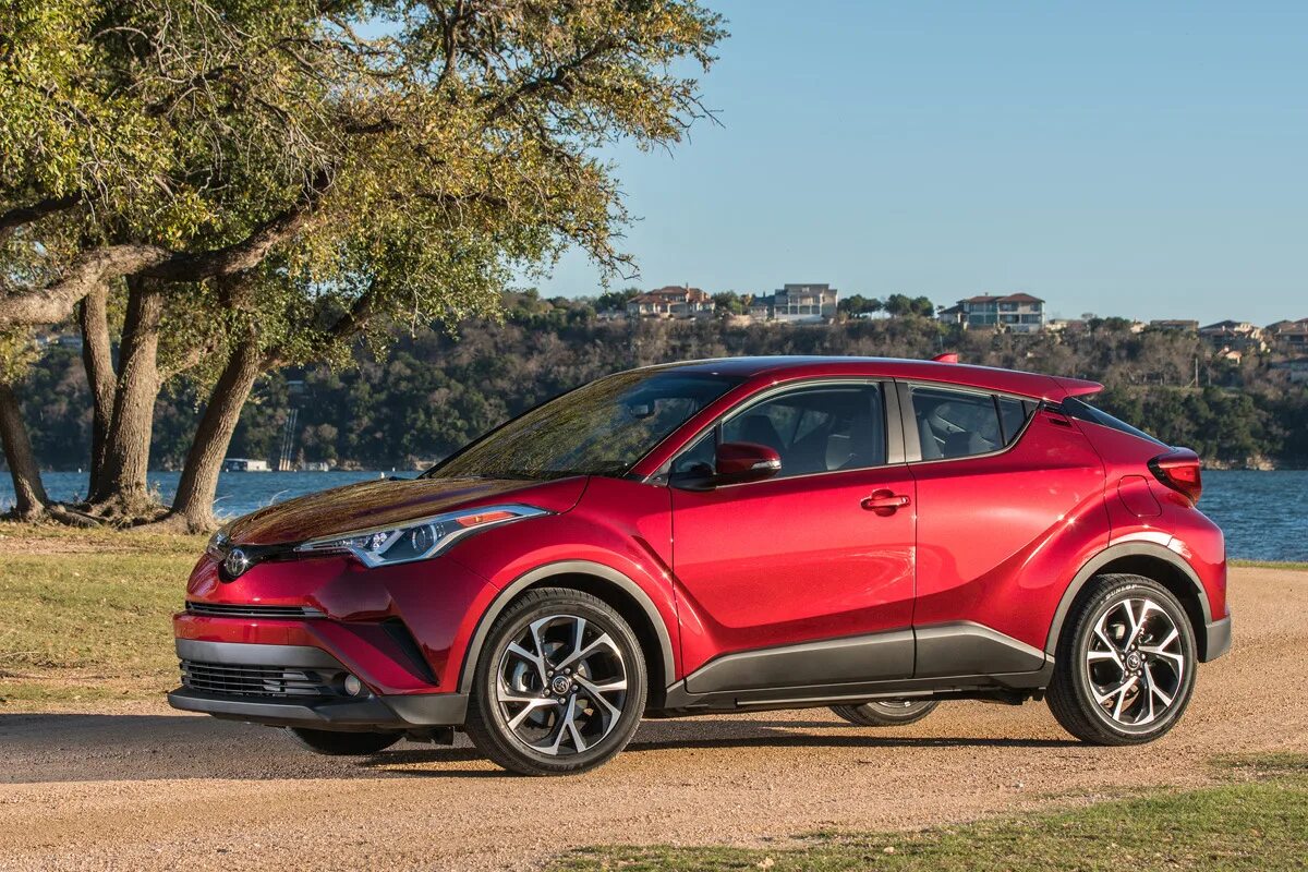 Само хср. Toyota c-HR 2018. Toyota Chr 2018. Тойота СН-R 2018. Тойота HR-V 2018.