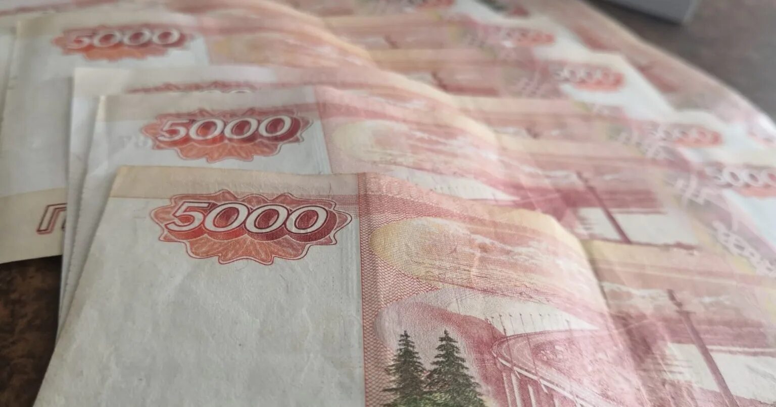 Долг 10 миллионов рублей. 5000 Рублей. Купюра 5000. Купюра 5000 рублей не оригинал. Ненастоящая купюра 5000.