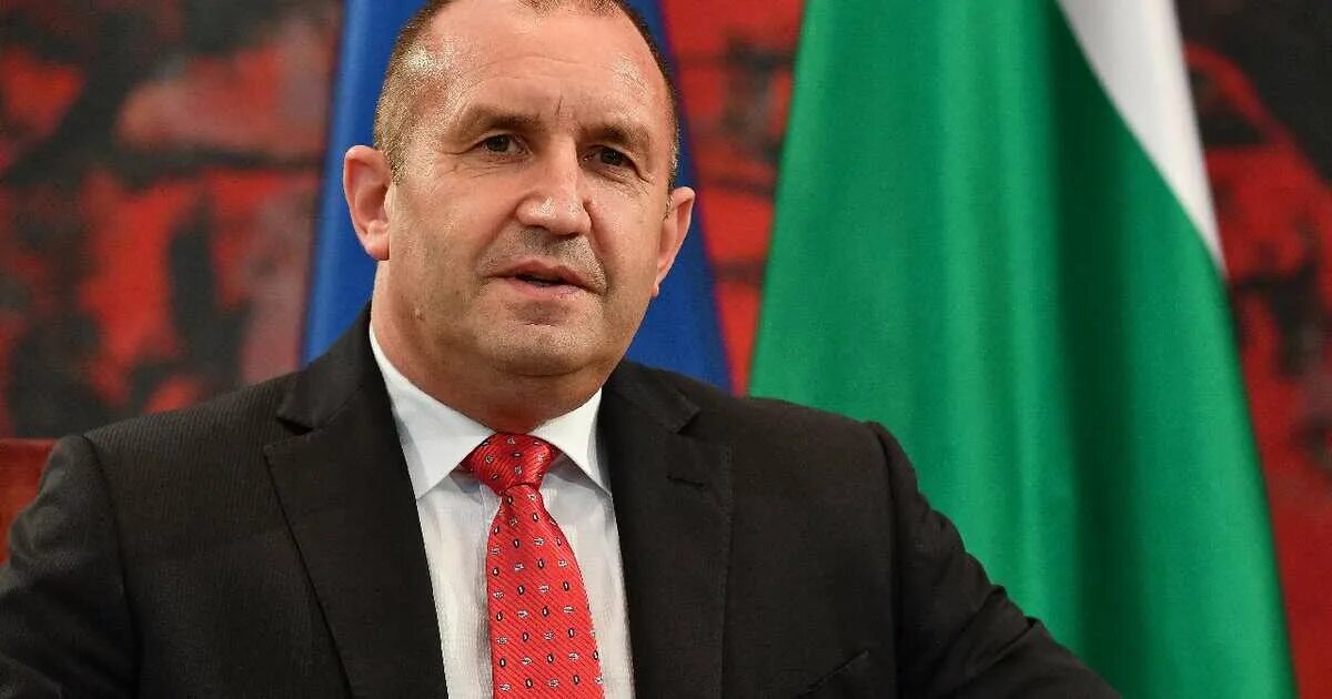 Гылыб донев. Болгария глава государства. Румен радев болгария. Румен радев болгария. Болгария глава государства.