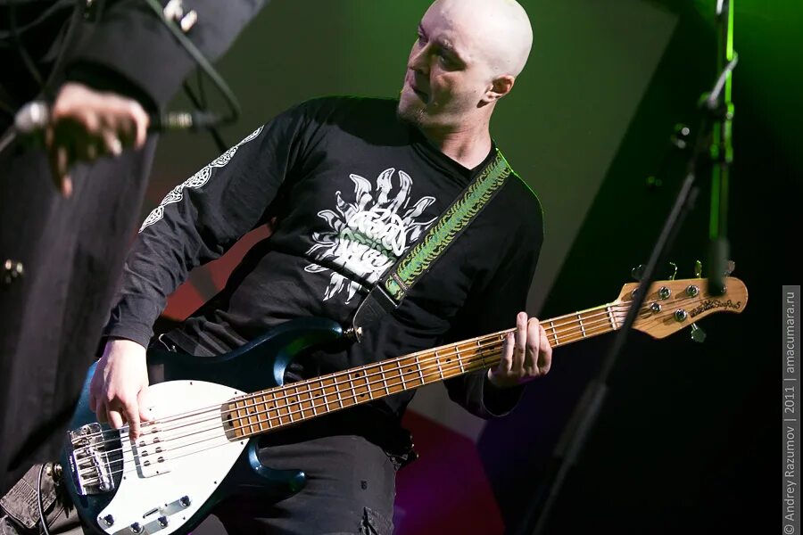 обрусевший бэк вокалист 9. Tyr 2003 eric the red. райан пик nickelback. игорь «гарик» мамаев. охра рэпер окси.