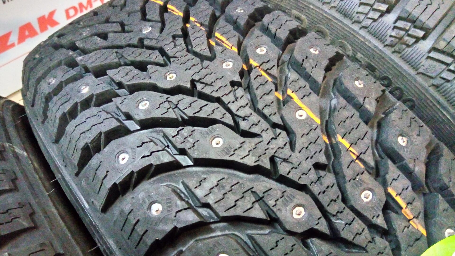 Резина зимняя r17 шипованная 215. 265/65r17 nokian hkpl-9 suv 116т xl*. nokian 113t xl hakkapeliitta 9 suv tl (шип.). 235/45r20 100t xl hakkapeliitta 9 suv tl (шип.). nokian hakkapeliitta 9 225 45 17 зимняя.