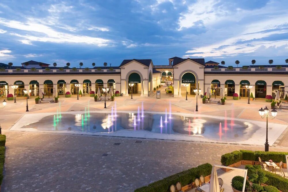 Serravalle outlet. Аутлет Serravalle. Serravalle Designer Outlet. Сыравале в Италии Серравалле. Аквапарк возле аутлета Серравалле.