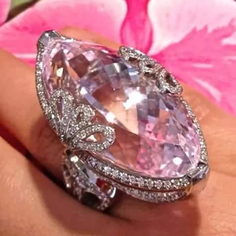 Купить женские кольца камнями. Красивые кольца. Кольцо с большим камнем. Кольцо с розовым камнем. Бриллиантовые украшения.