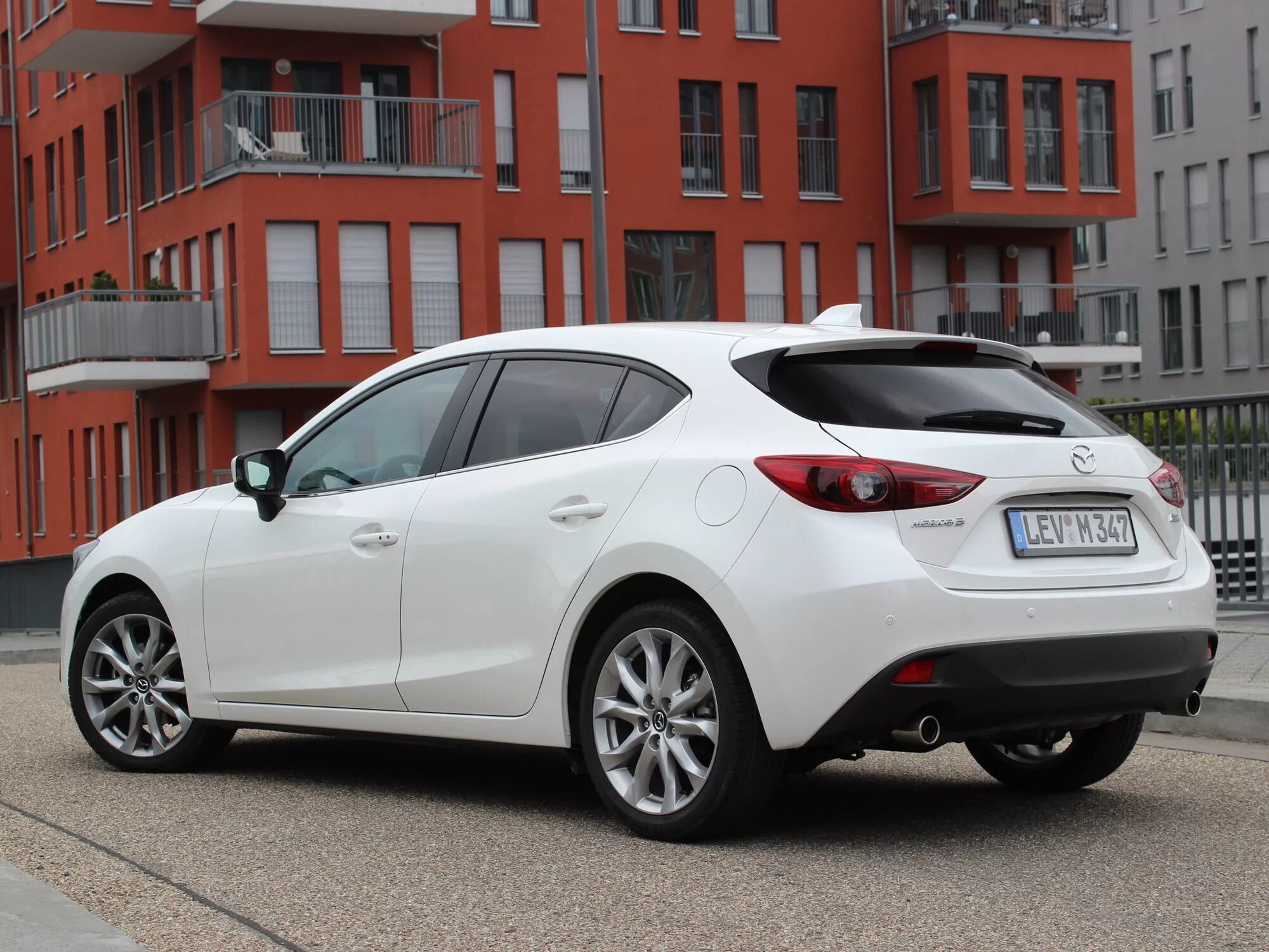 Мазда 3 вм. Mazda 3 Hatchback. Mazda 3 Hatchback 2014. Mazda 3 2013 хэтчбек. Mazda 3 BM 2013.