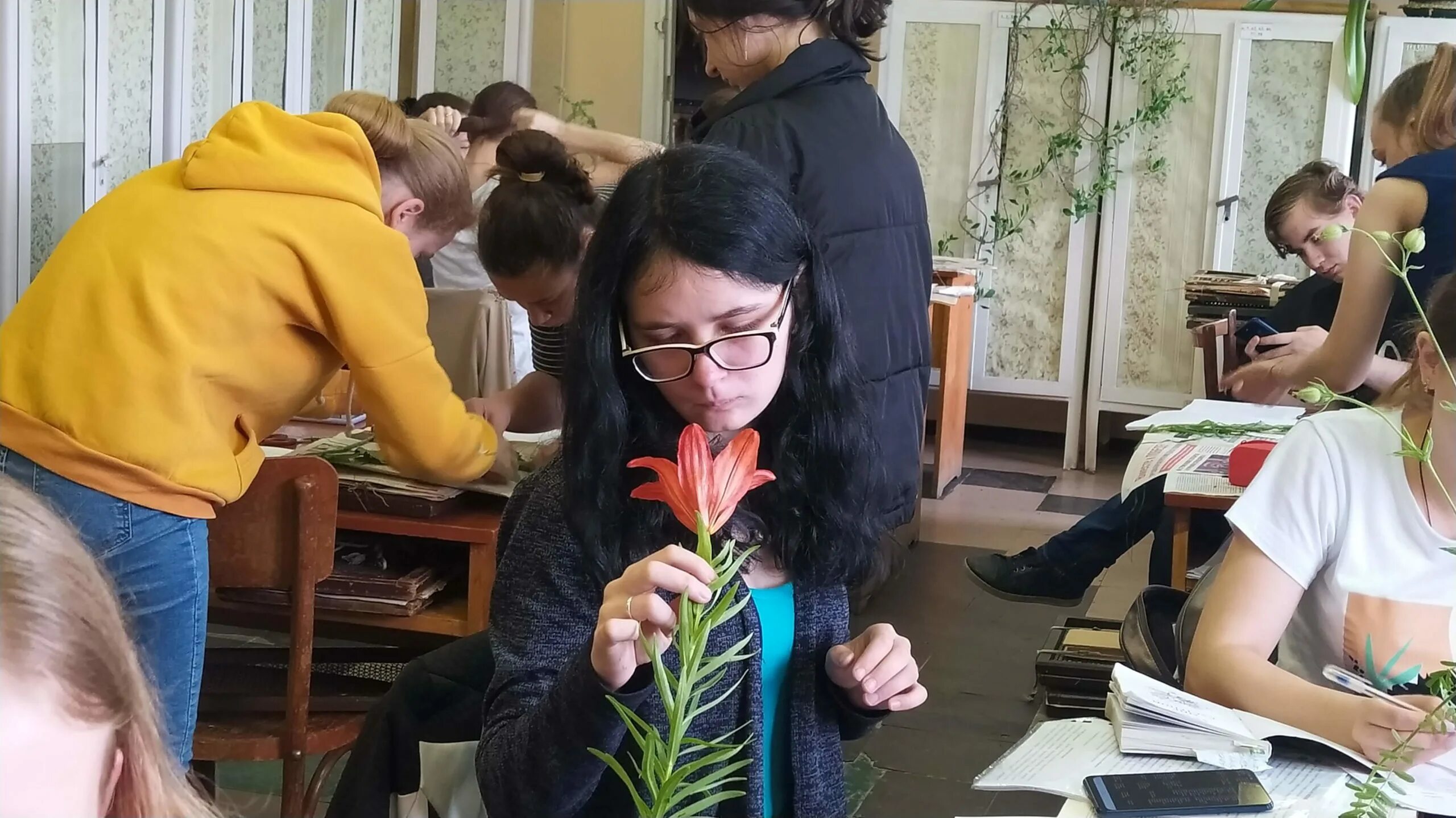 агитбригада биофака мгу. студенты биологического факультета. башкирова надежда николаевна мгу. биологический факультет сгу саратов. полевая практика биофак.