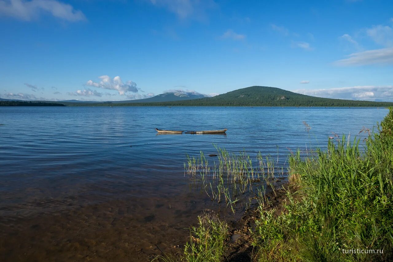 Озеро Зюраткуль. Озеро (водохранилище) Зюраткуль. Берег озера Зюраткуль. Зюраткуль национальный парк. Озеро зюраткуль челябинская