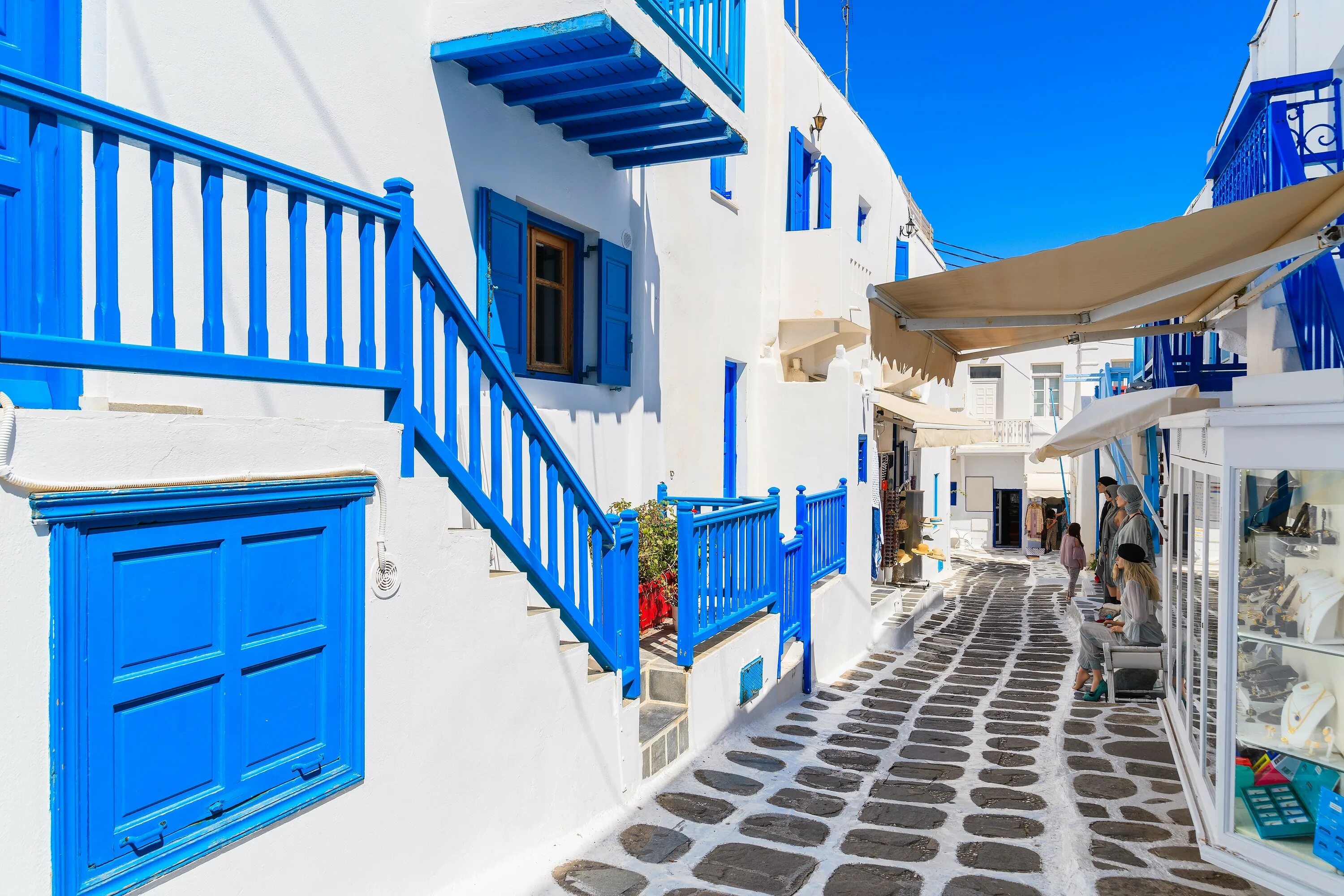 Blue street. Mykonos Греция. Улица Мастроянни Миконос. Миконос Греция улицы. Миконос улочки Греция.