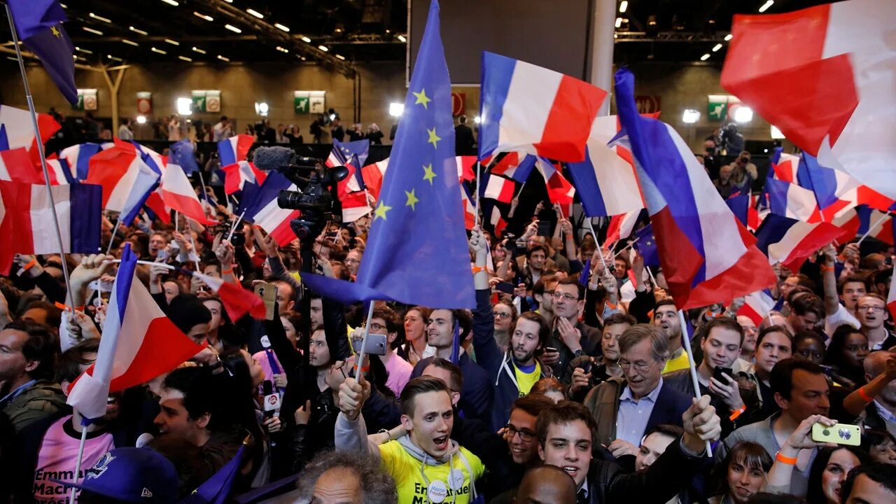 Народы Франции. Франция выборы толпа. Человек истинно французской нации фото. Как во Франции относятся к русским.