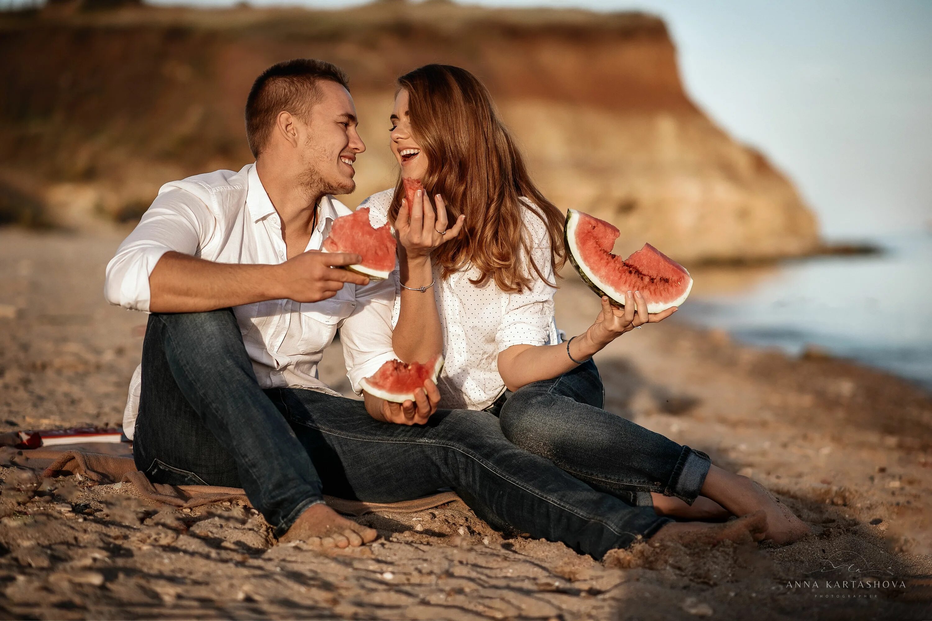 Лав стори пикник на природе летом. Love story фотосессия. Фотосессия лавстори на природе. Лав стори фотосессия идеи. Семейные пары утром