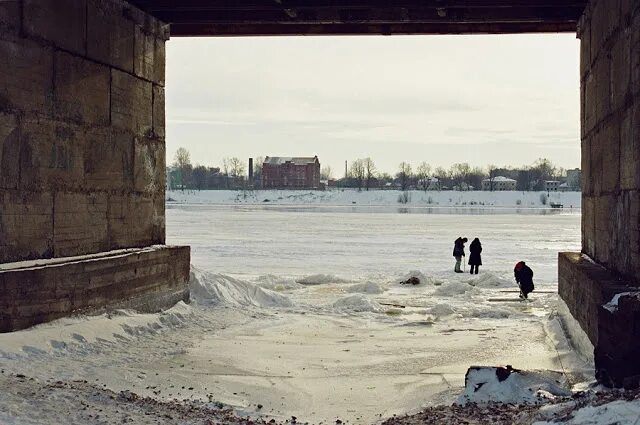 Рыбинская ГЭС Рыбинск зимой. Рыбинские базары на льду.