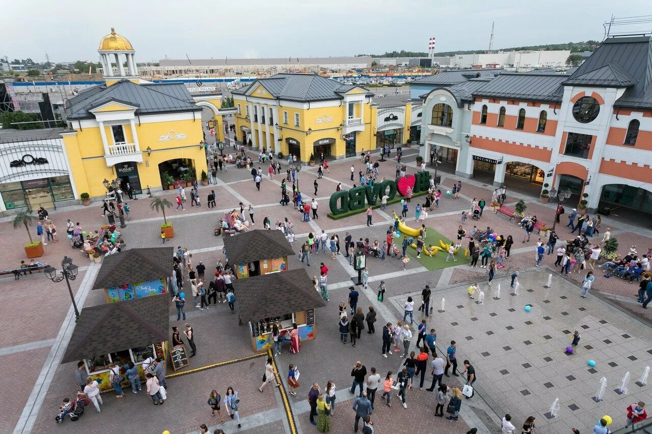 Outlet village котельники. Аутлет белая дача Котельники. Аутлет Вилладж Котельники. Outlet Village белая дача. Дисконт белая дача Outlet Village.