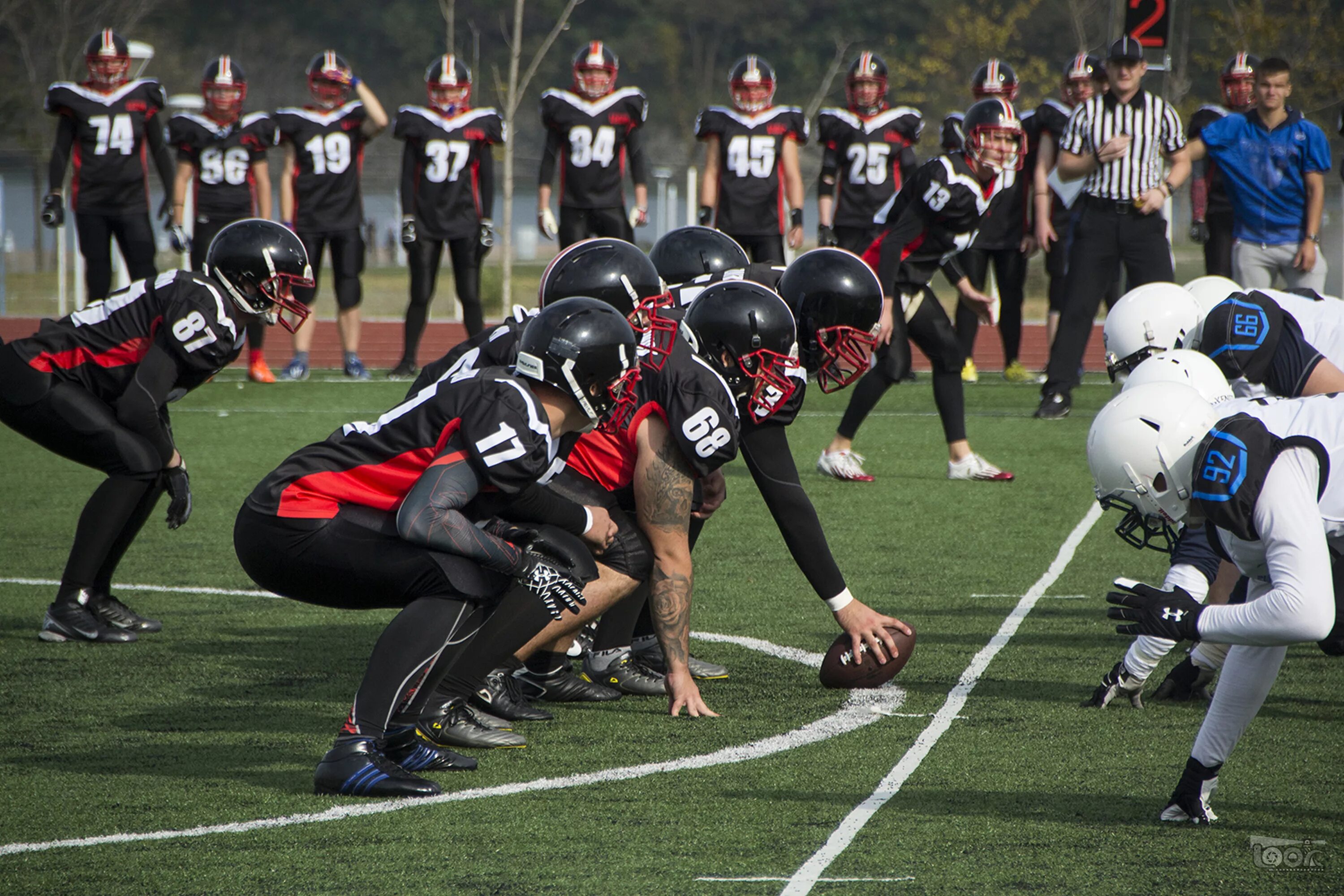 Американская школьная команда по футболу. Американский футболист. Американский футбол толстые. Американский футбол. Американский футбол.