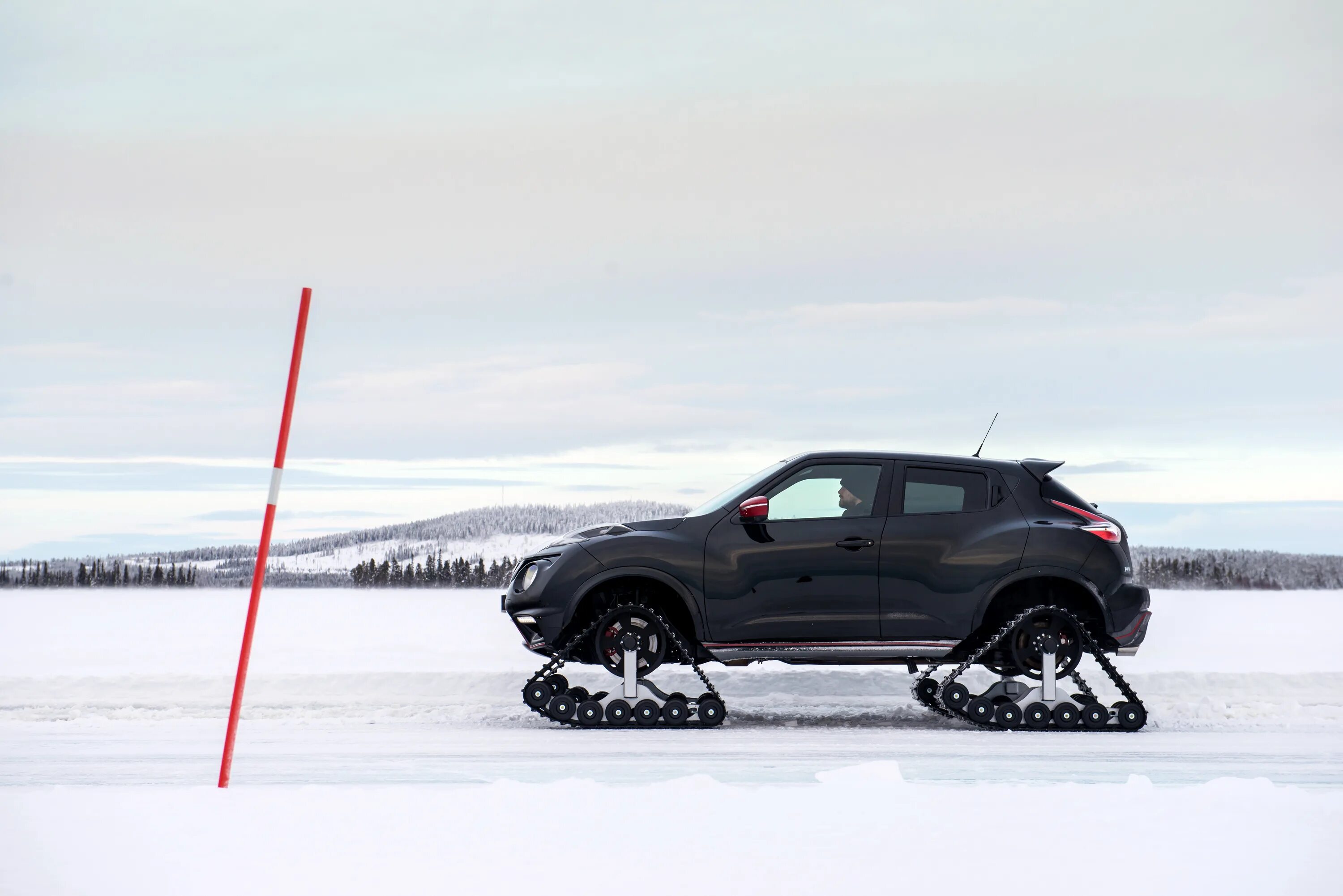 Лыжи на легковой прицеп. Dodge ram на гусеницах. Х трейл ниссан на гусеницах. Снегоходы самоделки гусеничные на базе нива. Ford f350 на гусеницах.