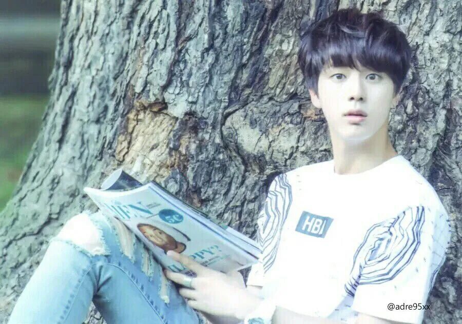 Бтс читают. Джин бтс читает. джин бтс читает книгу. bts read.