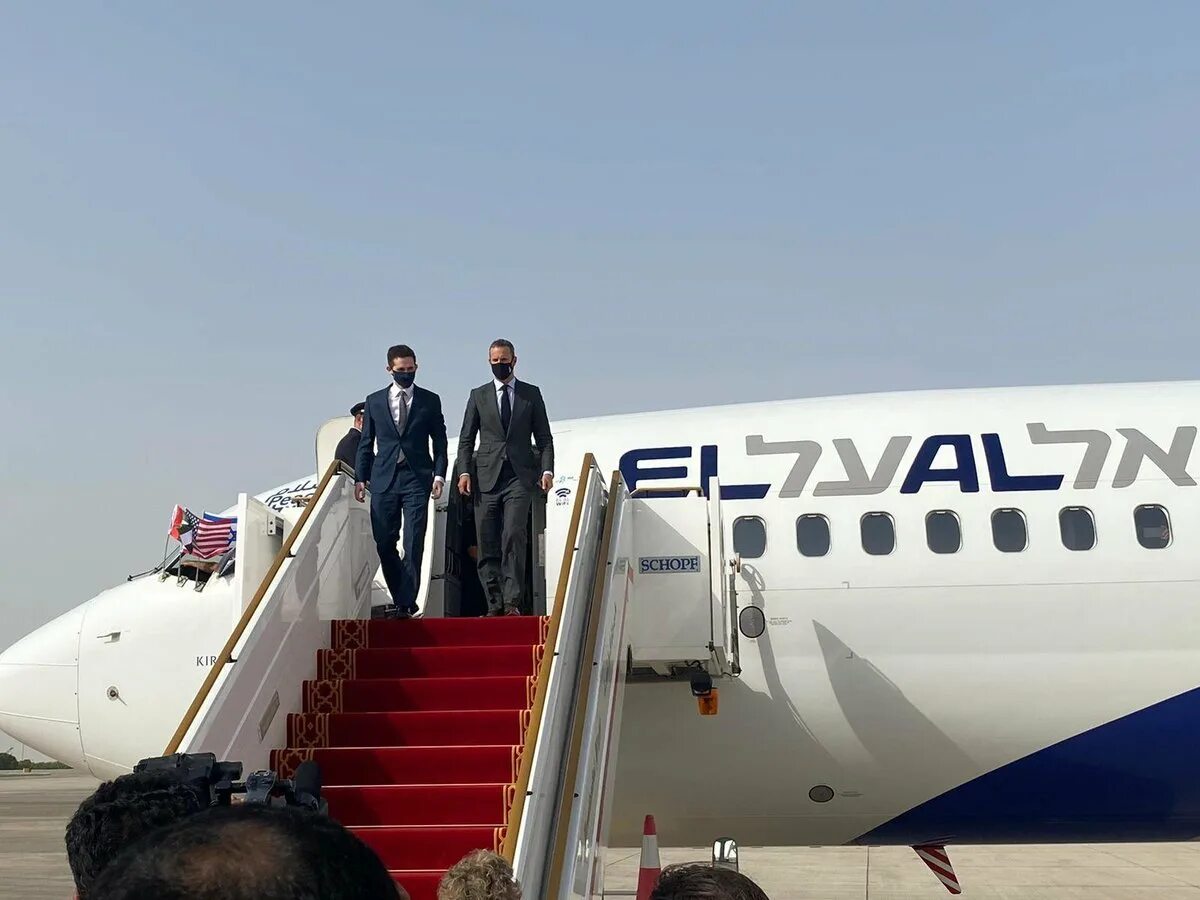 Самолеты эль аль. Борт делегации США. Нахаль Эль Аль. Туристы на фоне самолета Эль Аль.