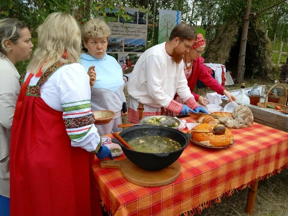 Петровы щи Таруса. Петровы щи фестиваль. Фестиваль Петровские щи Калужская область. Петровы щи деревня.