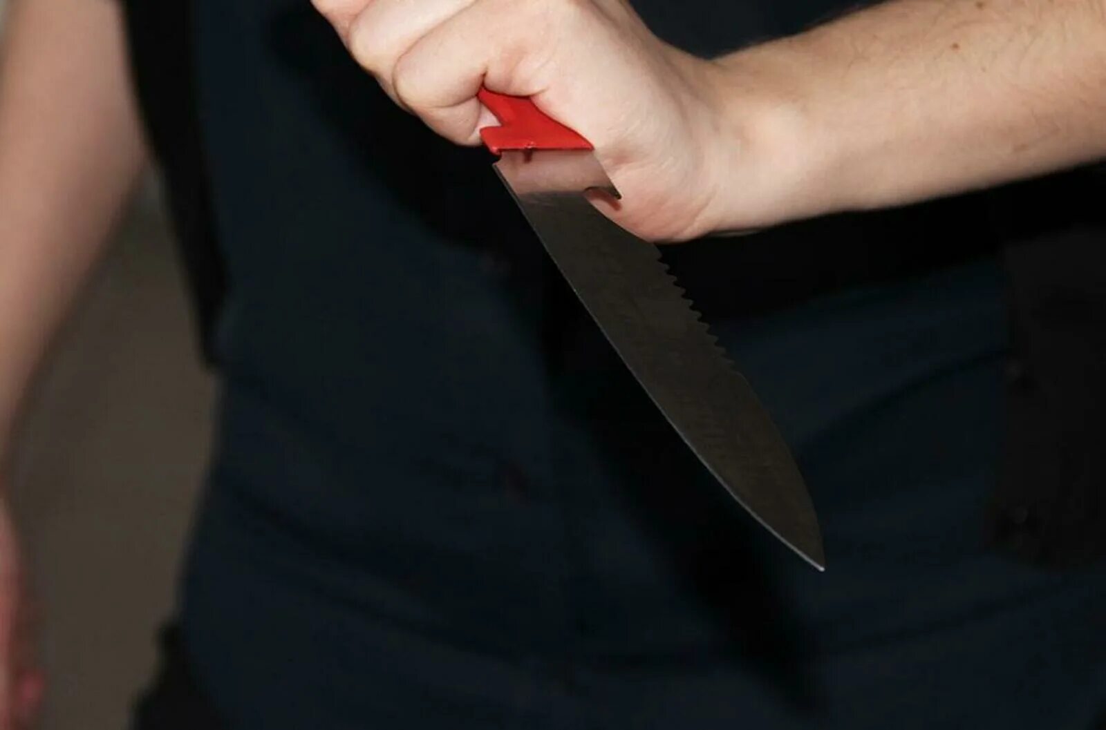 Нож преступление женщина. Угрожал убийством ножом