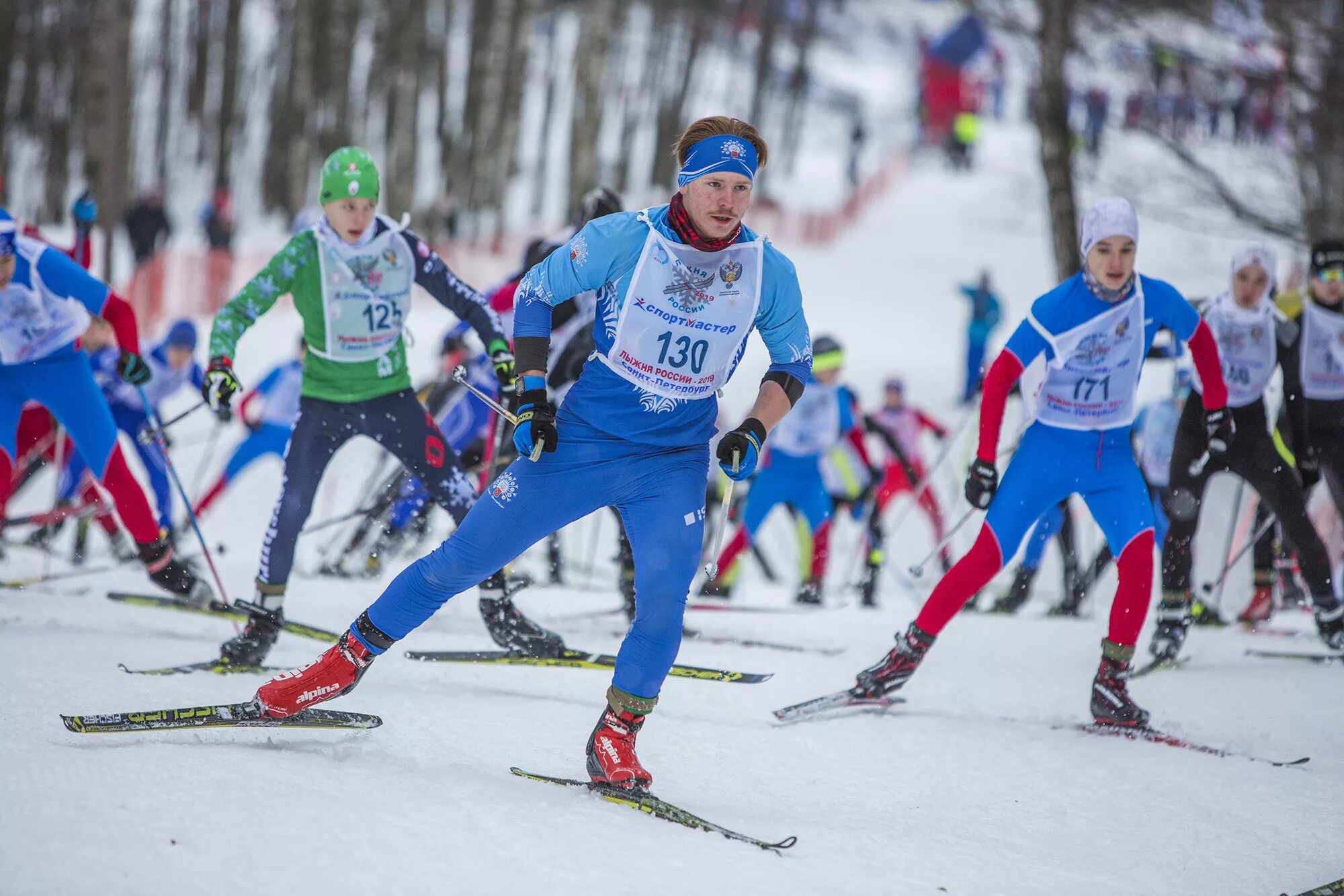 Лыжный спорт. Лыжные гонки. Лыжники России. Спорт лыжные гонки.