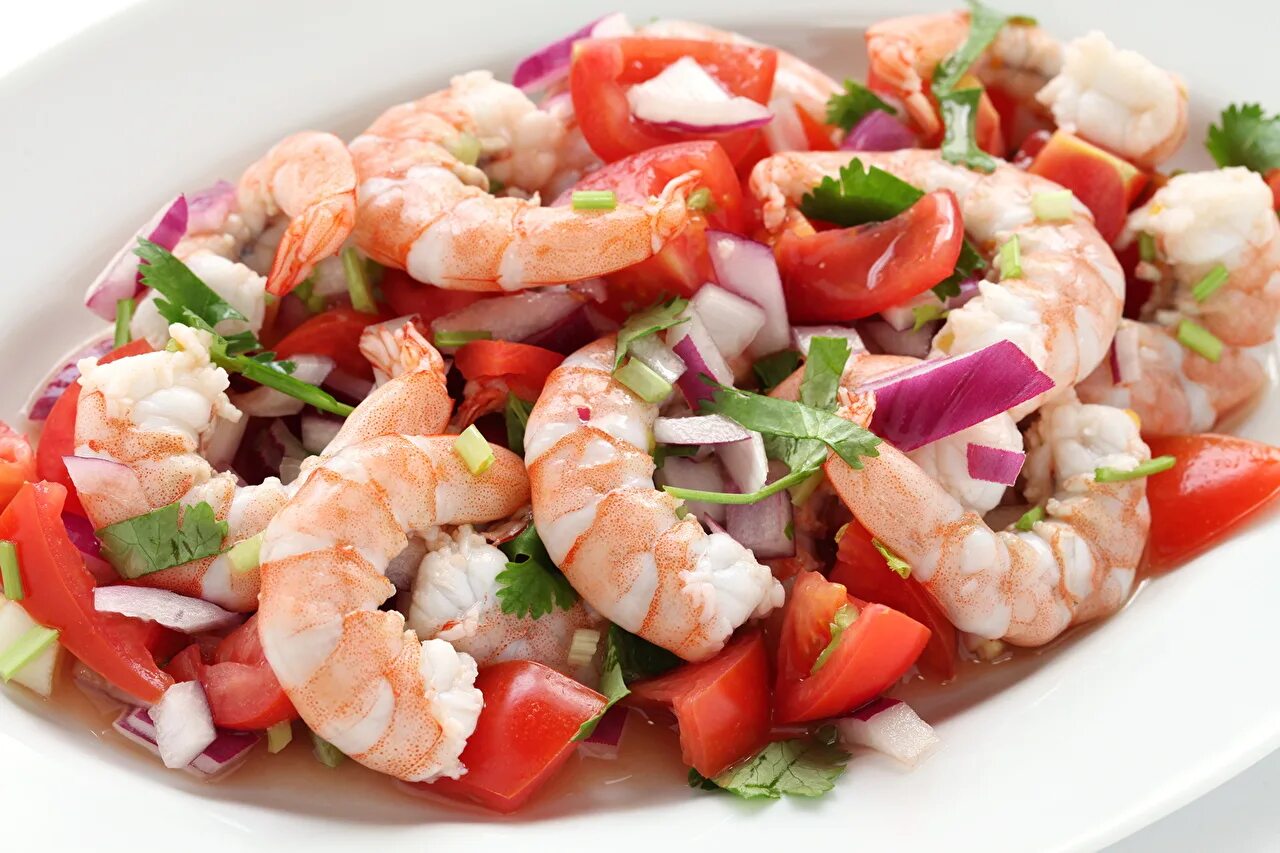 Салат с морепродуктами. Салат с морепродуктами. Праздничный салат с морепродуктами рецепт. Salat s krivetkami. Салат морская лагуна.