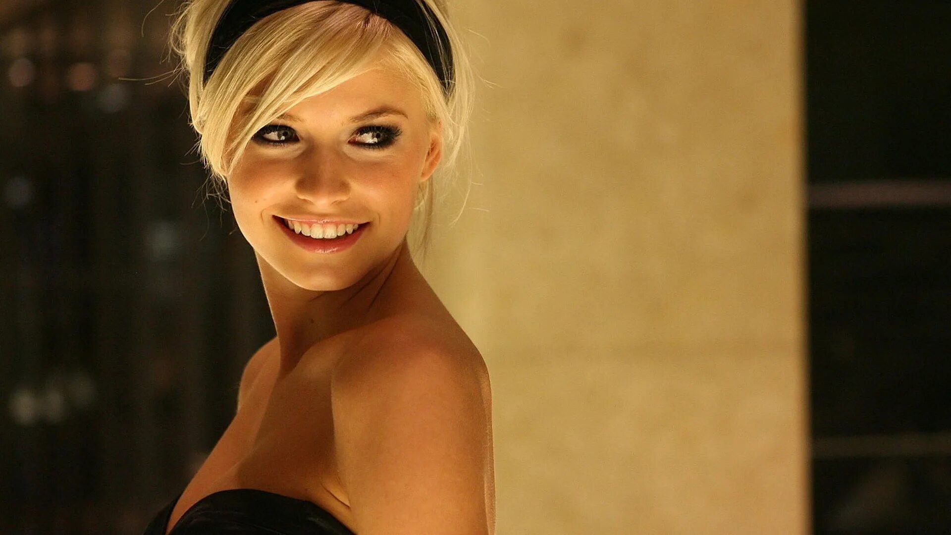 Девушка лена. Лена майер-ландрут в шапке. Lena nicole фото. Лена, «девушка из швейцарии». Лена крановщица самара.