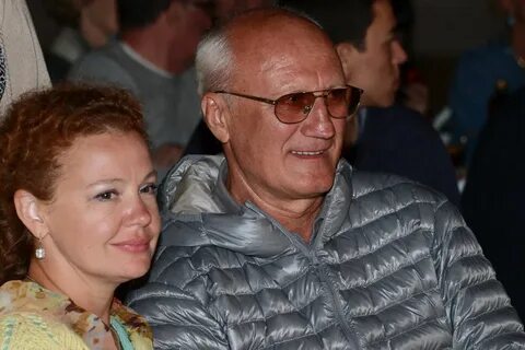 Сколько лет абрамову