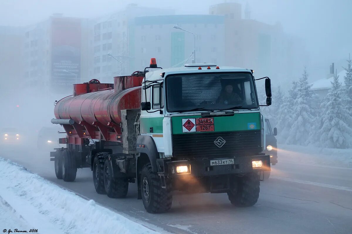 Якутия урал. Урал 44202 бензовоз. Саха-Якутия 44202. Урал в Якутии. Урал 44202 седельный тягач.