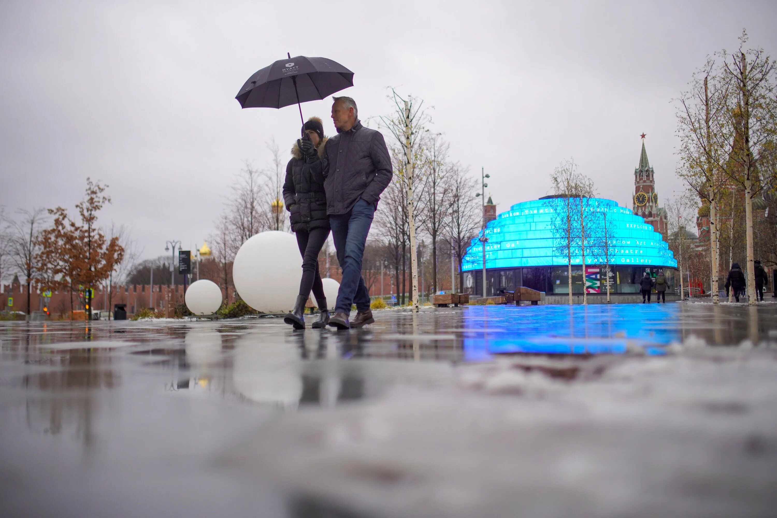 Погода москве дождь будет. Дождь в Москве. Москва в дождливую погоду. Весенняя Москва. Москва март дождь.